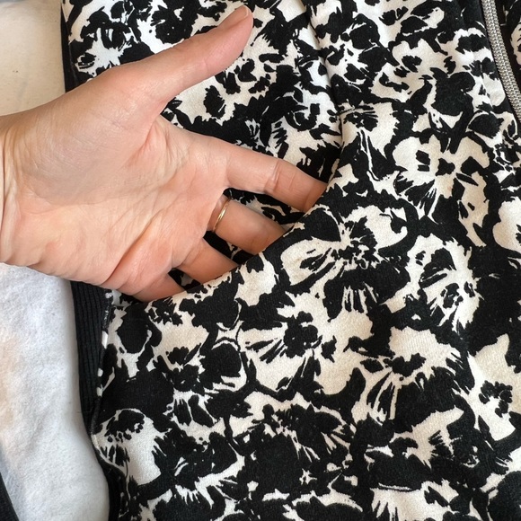 Black and White Lululemon hoodie scuba - Picture 8 of 12